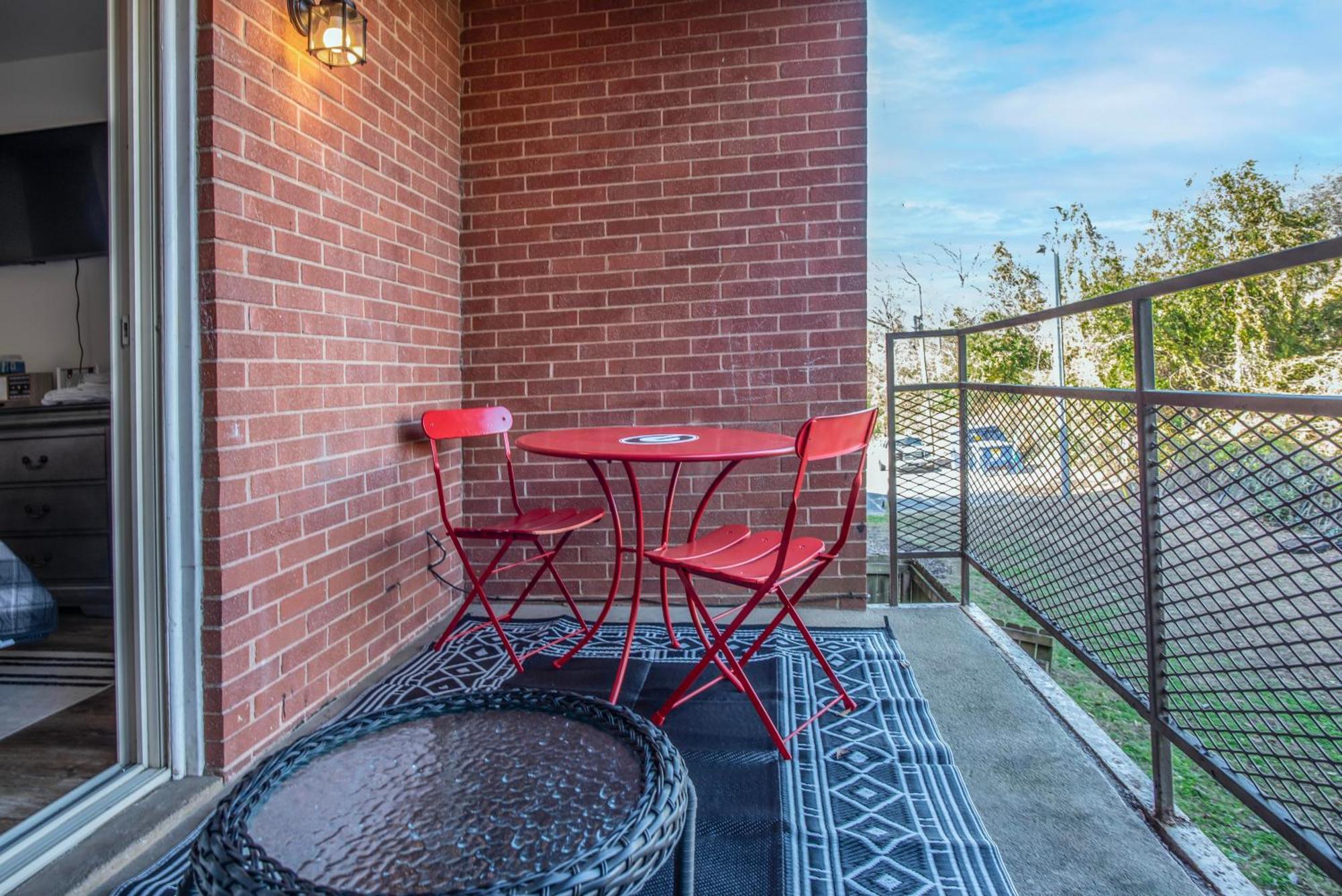 Classic City Getaway - 1 Mile Walk To Sanford Stadium! Αθήνα Εξωτερικό φωτογραφία